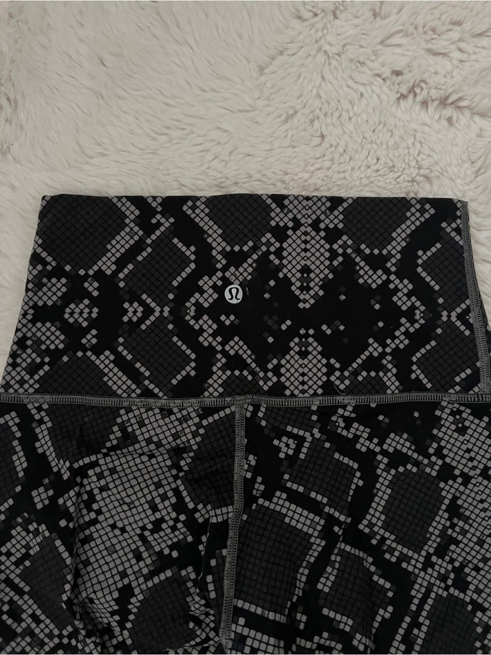 Lululemon High-Rise Snake Print Leggings - Black/Gray